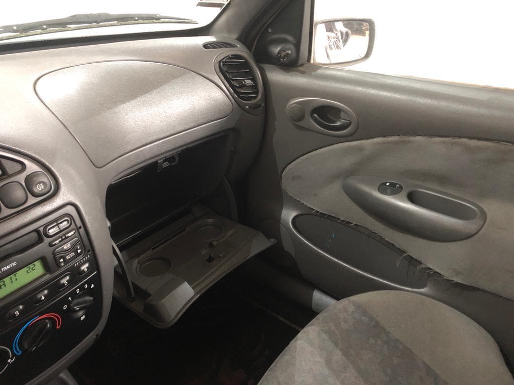 Ford Fiesta Van 1.8 · Ano 1999 — imagem 27
