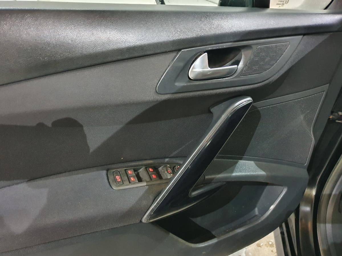 Peugeot 508 SW 1.6 HDI · Ano 2013 — image 36