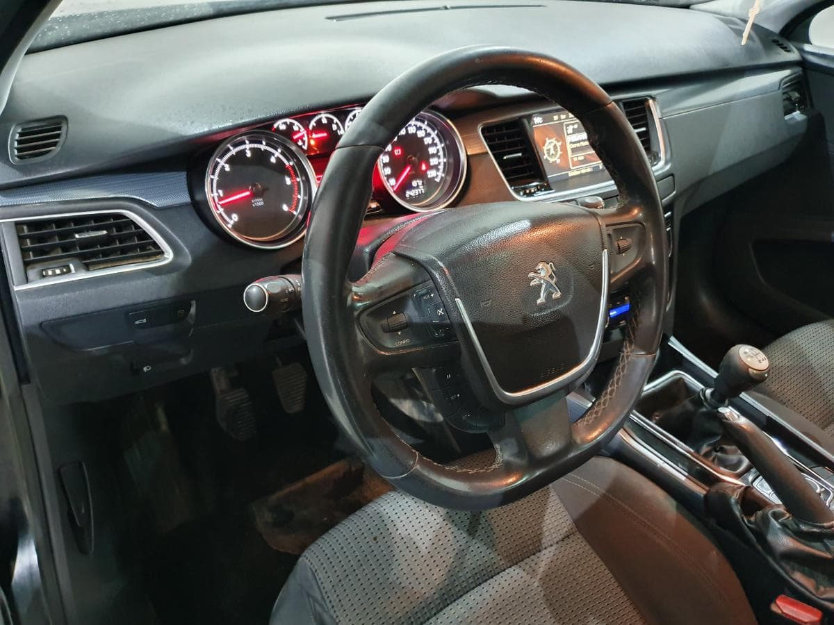 Peugeot 508 SW 1.6 HDI · Ano 2013 — image 47