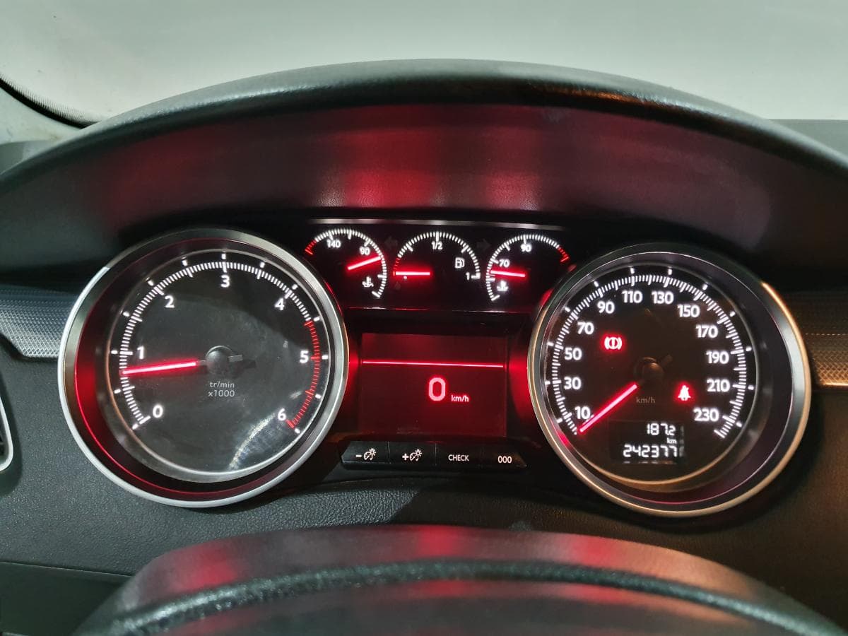 Peugeot 508 SW 1.6 HDI · Ano 2013 — image 48