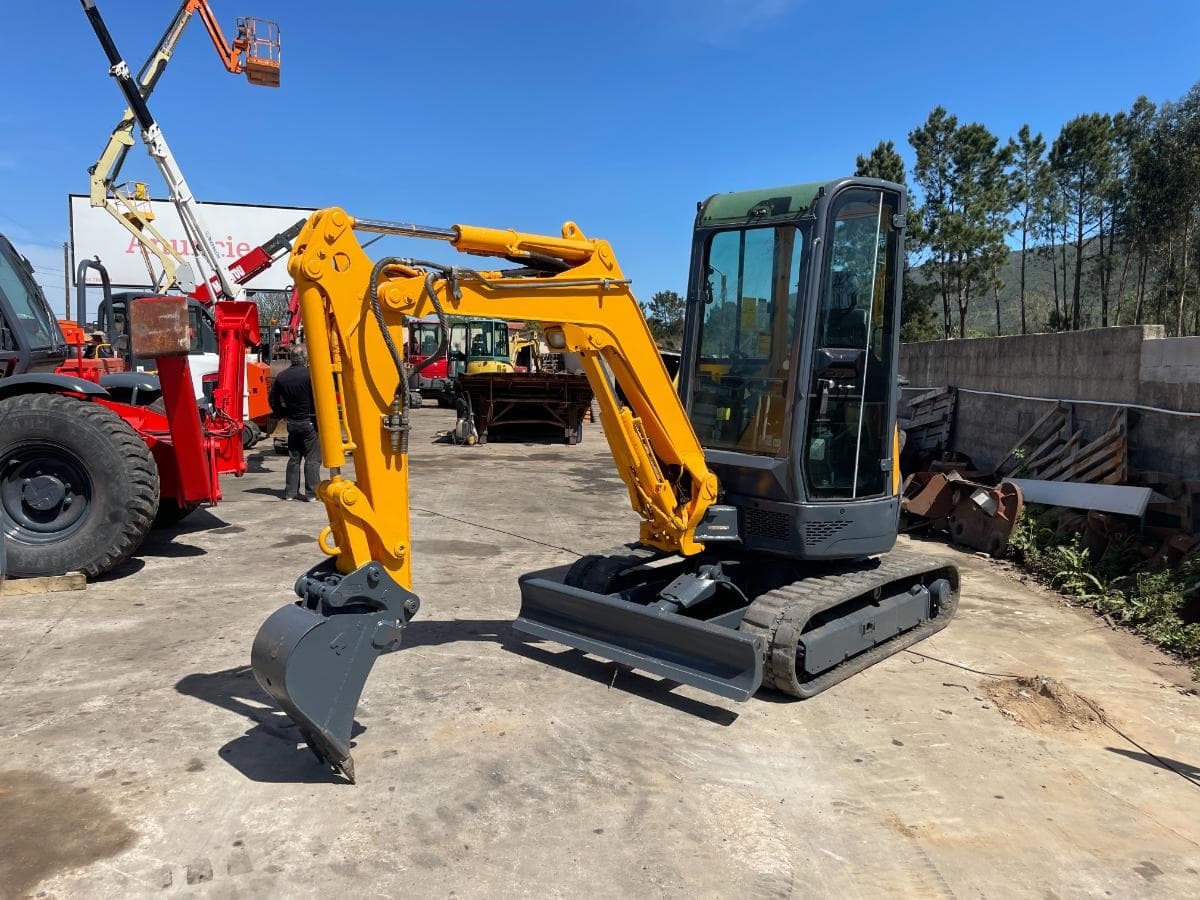 Mini Giratória Yanmar VIO 25 — imagen 1