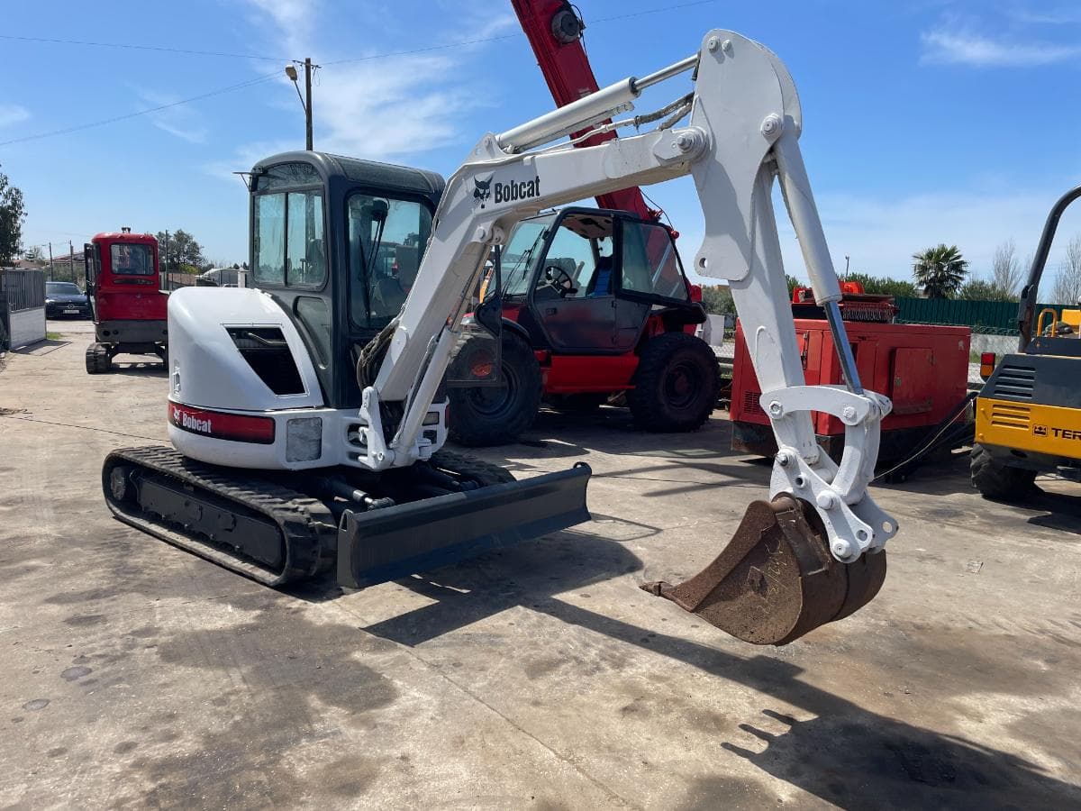 Mini Giratória Bobcat 430 — imagen 2