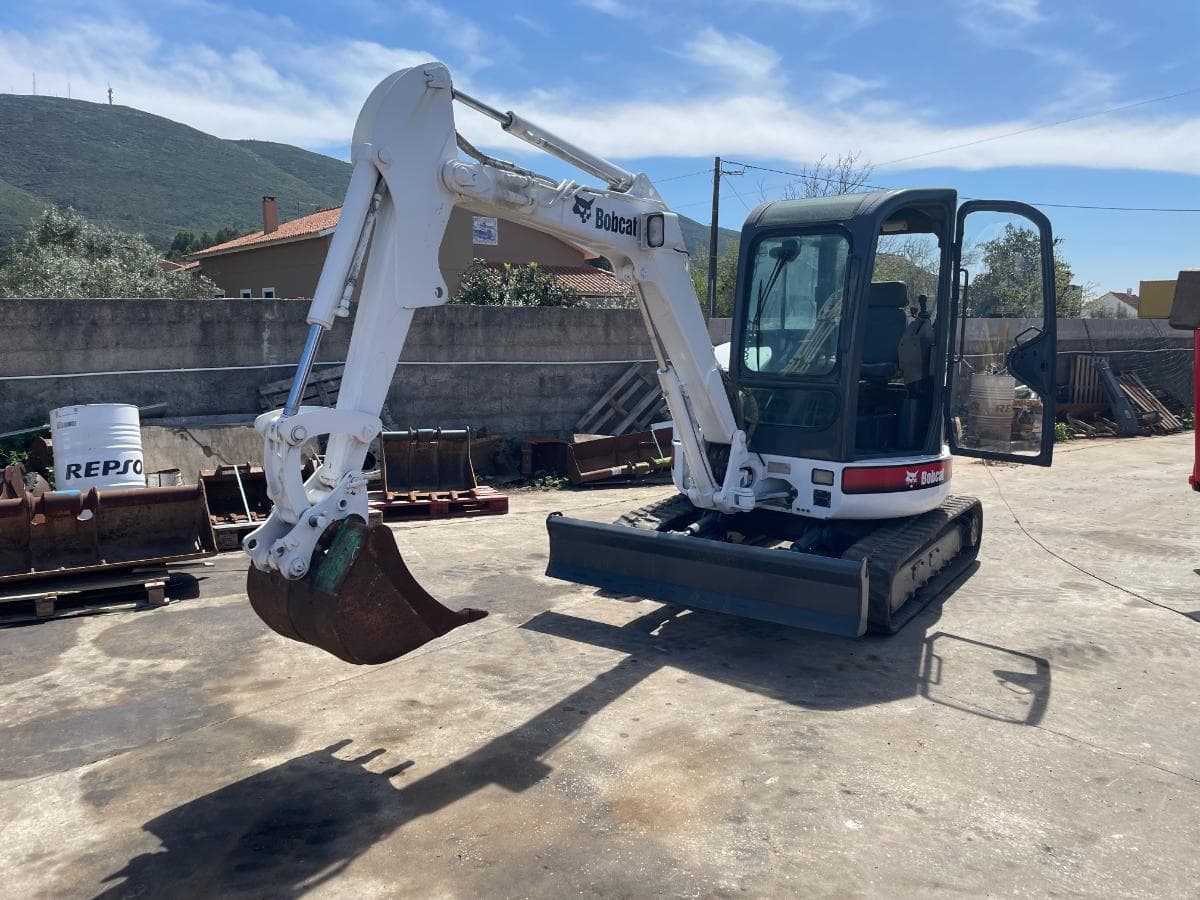 Mini Giratória Bobcat 430