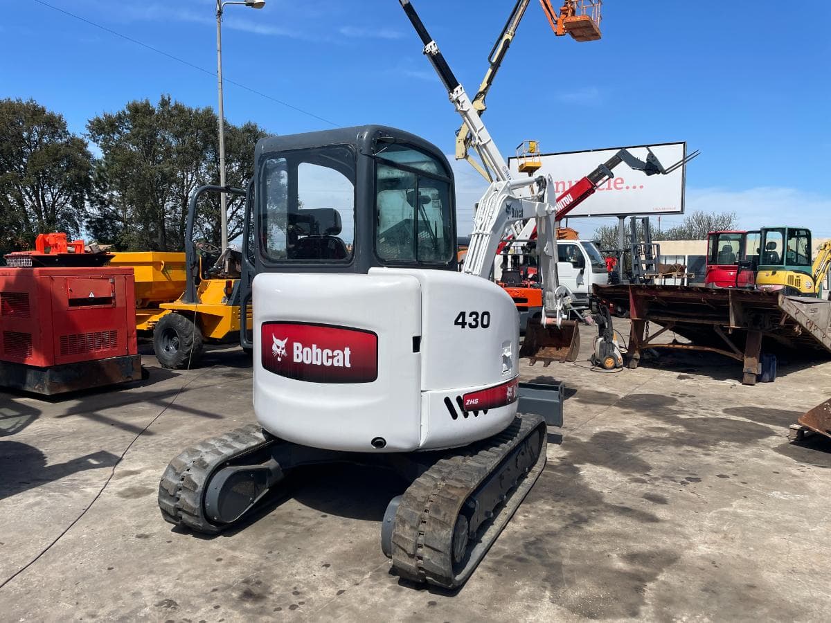 Mini Giratória Bobcat 430 — imagen 4