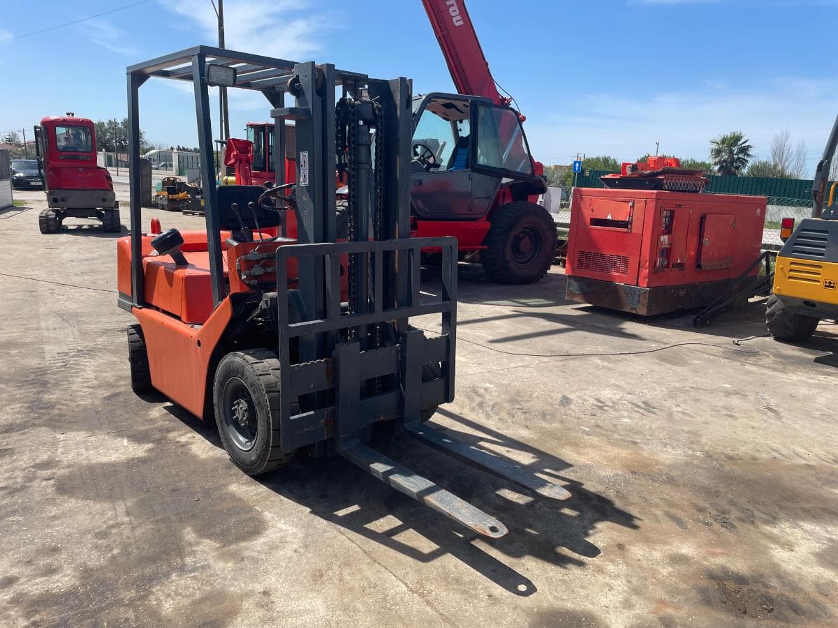 Empilhador TCM 2500Kg — imagen 2