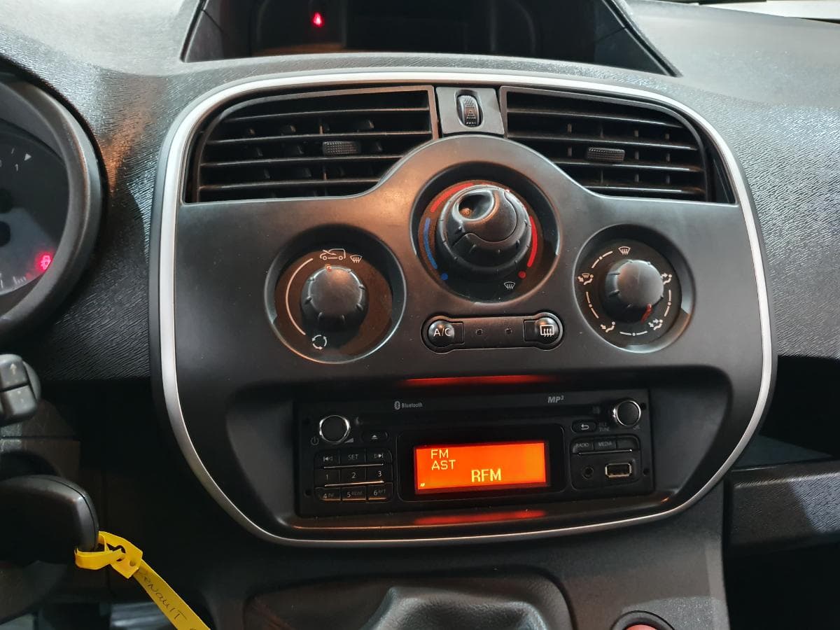Renault Kangoo 1.5 DCI · Ano 2015 — image 29