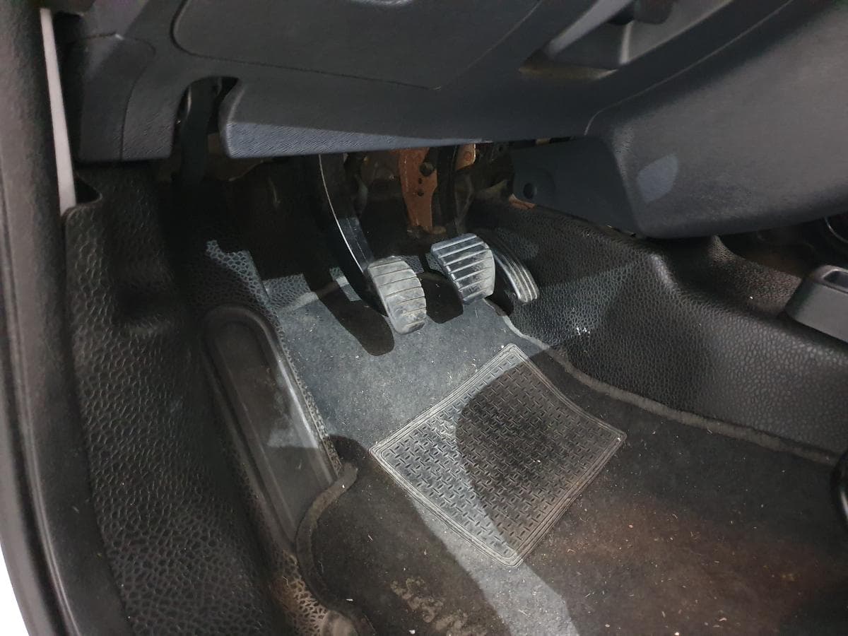 Renault Kangoo 1.5 DCI · Ano 2015 — image 32