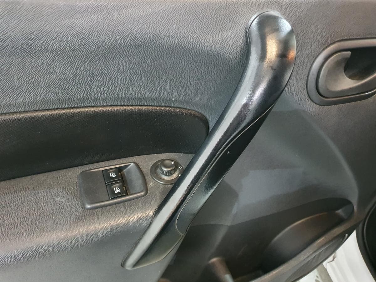 Renault Kangoo 1.5 DCI · Ano 2015 — image 31