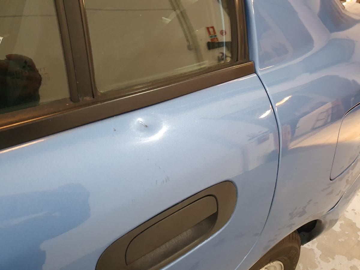 Mitsubishi Carisma 1.6 · Ano 2000 — imagen 16