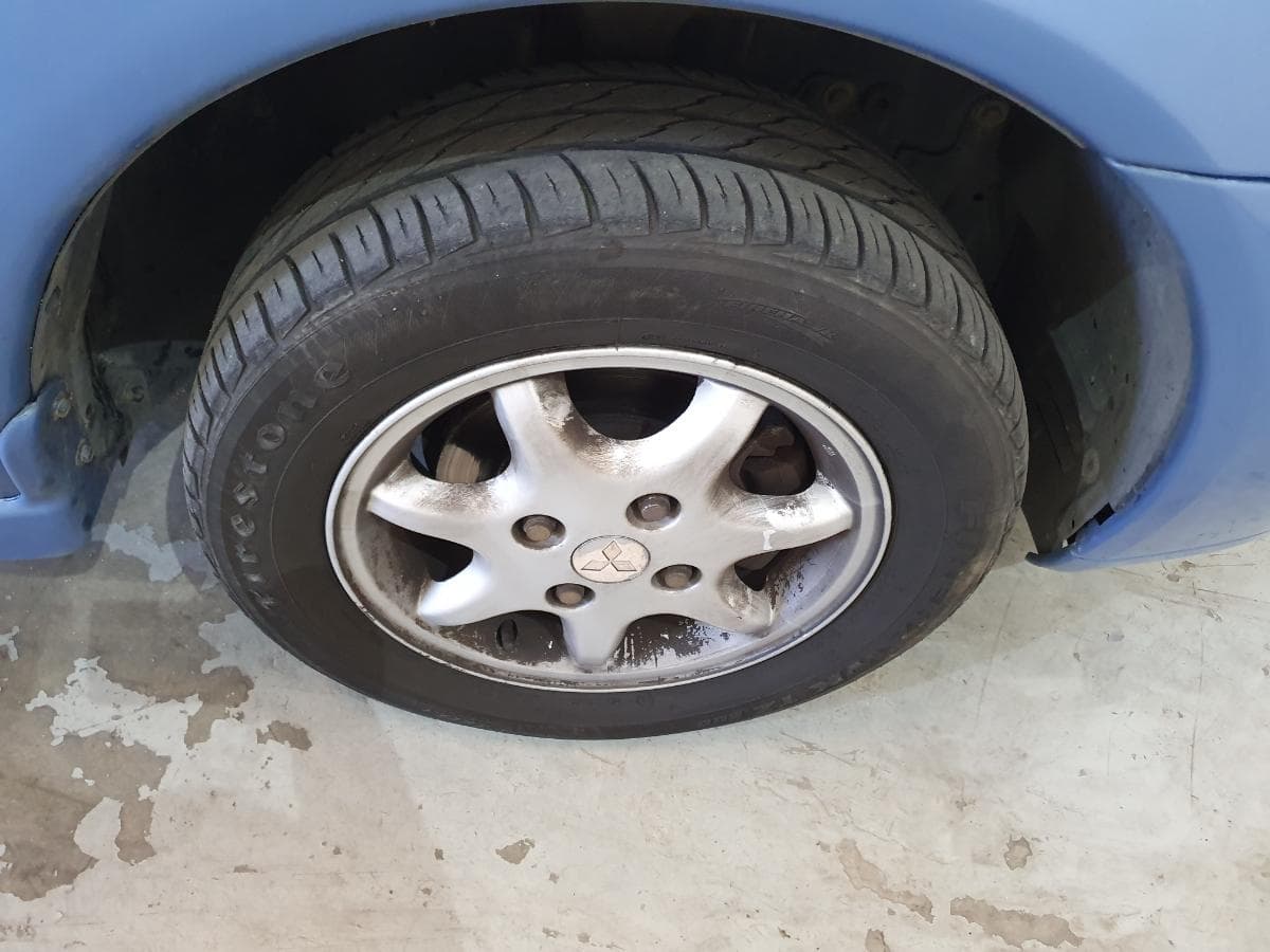 Mitsubishi Carisma 1.6 · Ano 2000 — imagen 18