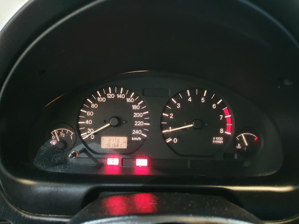 Mitsubishi Carisma 1.6 · Ano 2000 — imagen 24