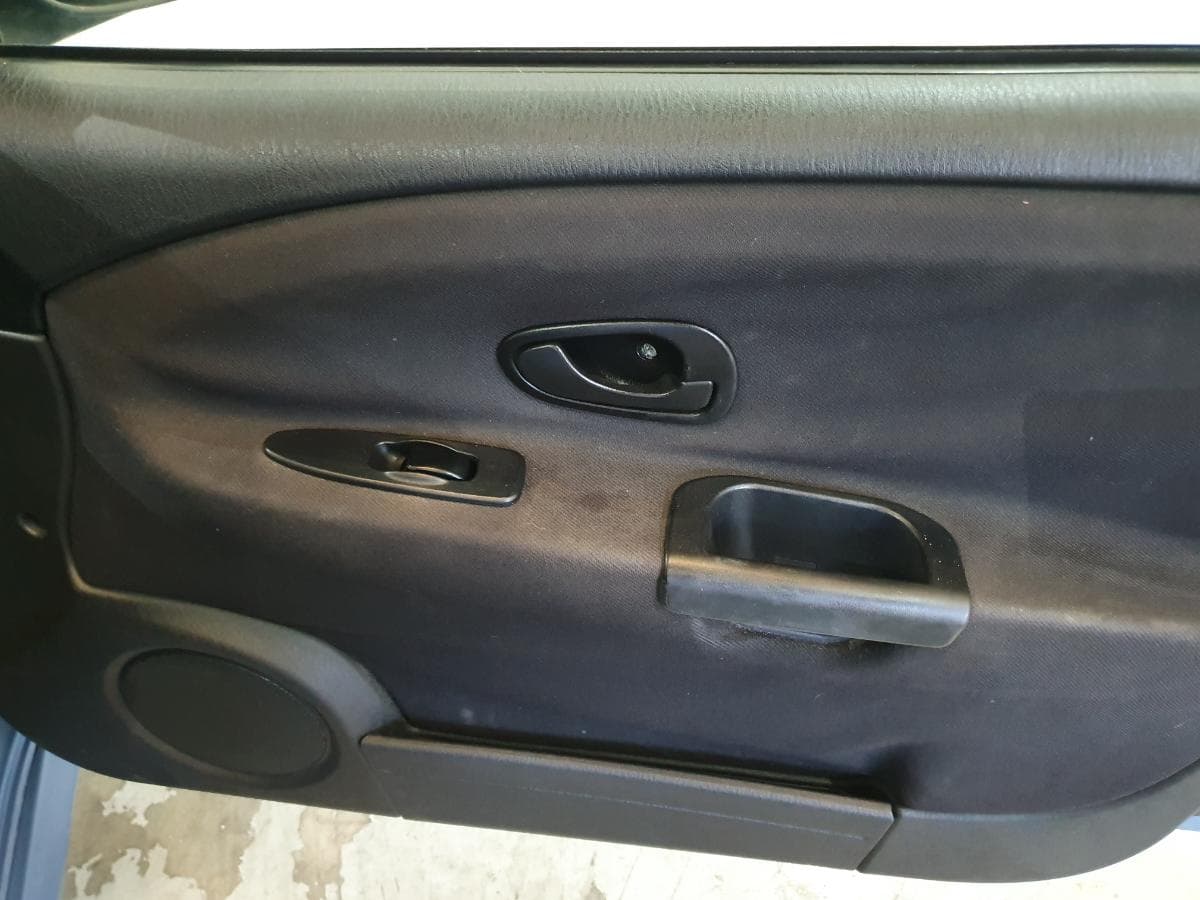 Mitsubishi Carisma 1.6 · Ano 2000 — imagen 31