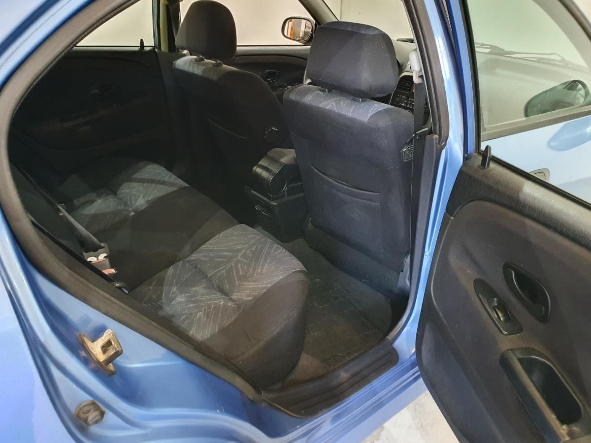 Mitsubishi Carisma 1.6 · Ano 2000 — imagen 33