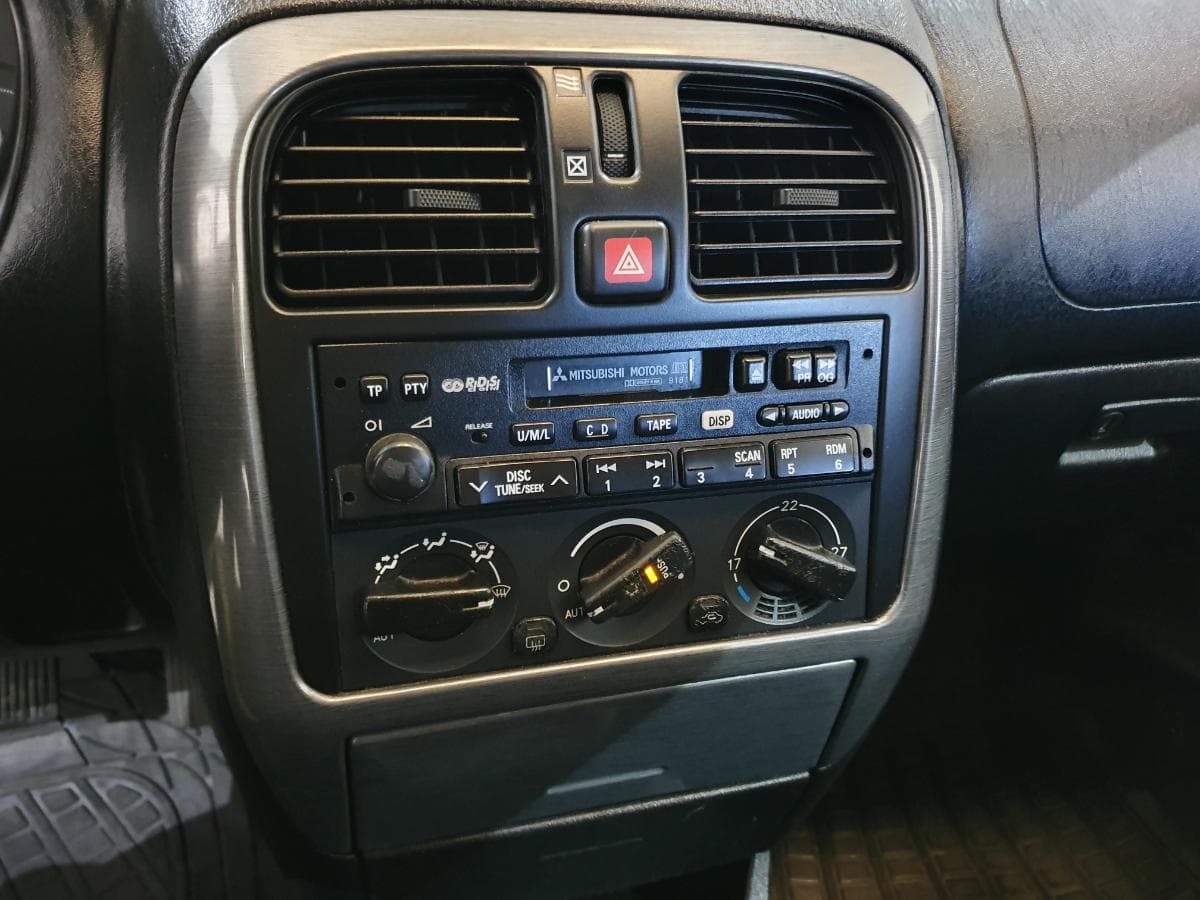 Mitsubishi Carisma 1.6 · Ano 2000 — imagen 35