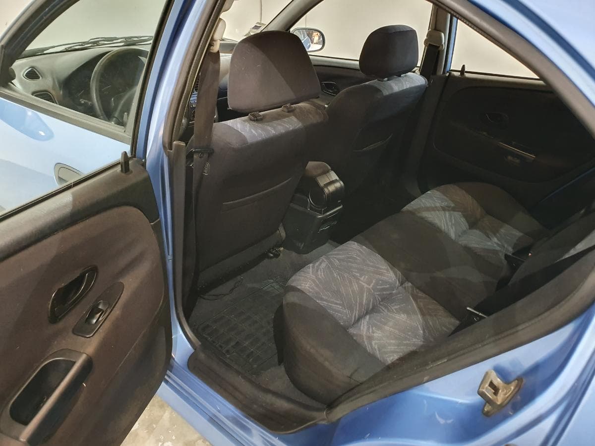 Mitsubishi Carisma 1.6 · Ano 2000 — imagen 36
