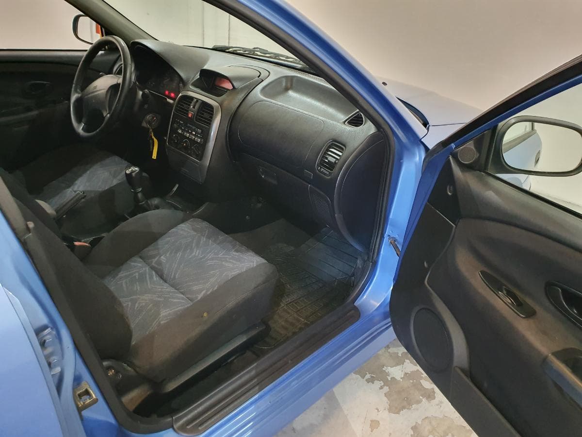 Mitsubishi Carisma 1.6 · Ano 2000 — imagen 39