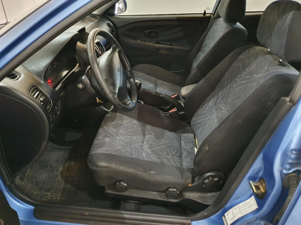Mitsubishi Carisma 1.6 · Ano 2000 — imagen 42