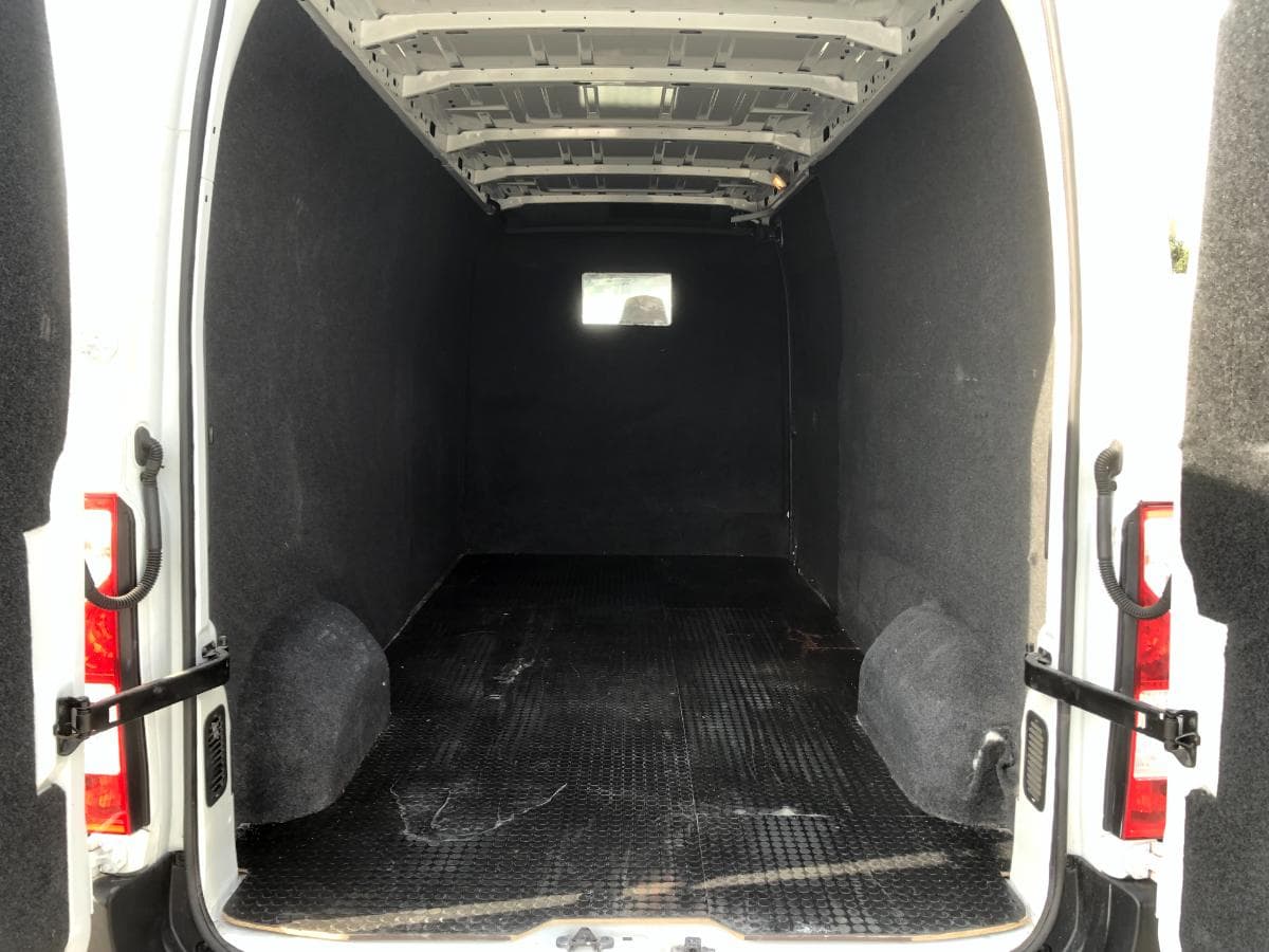 Renault Master · Ano 2017 — image 13