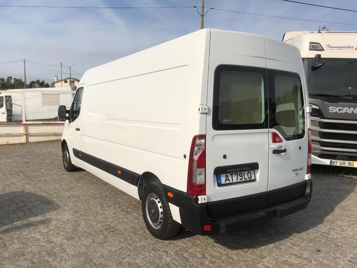 Renault Master · Ano 2017 — image 9