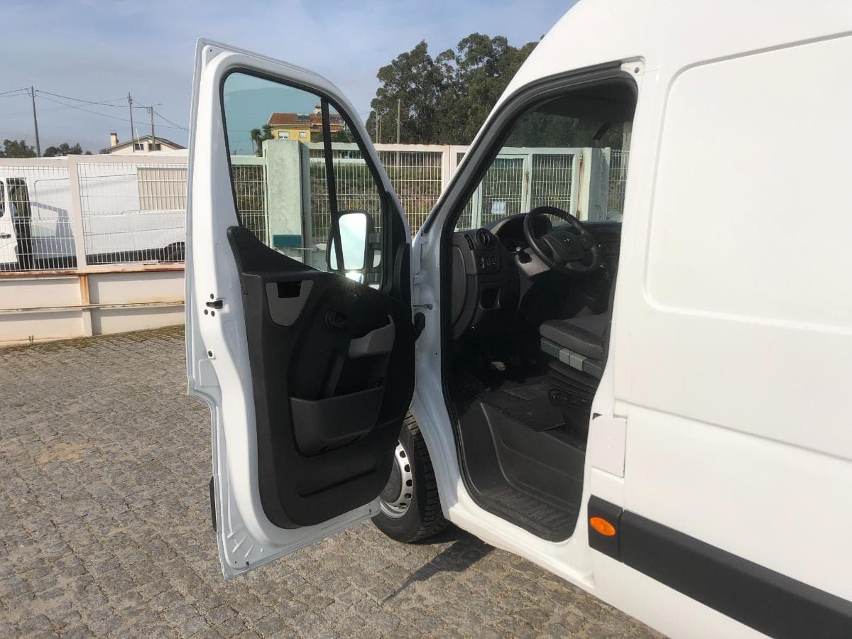 Renault Master · Ano 2017 — image 19