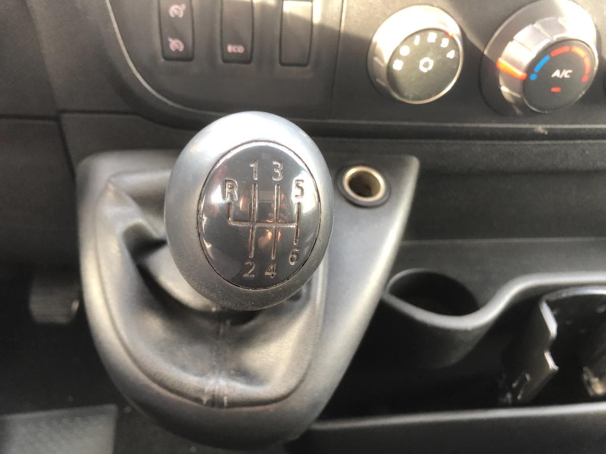 Renault Master · Ano 2017 — image 21