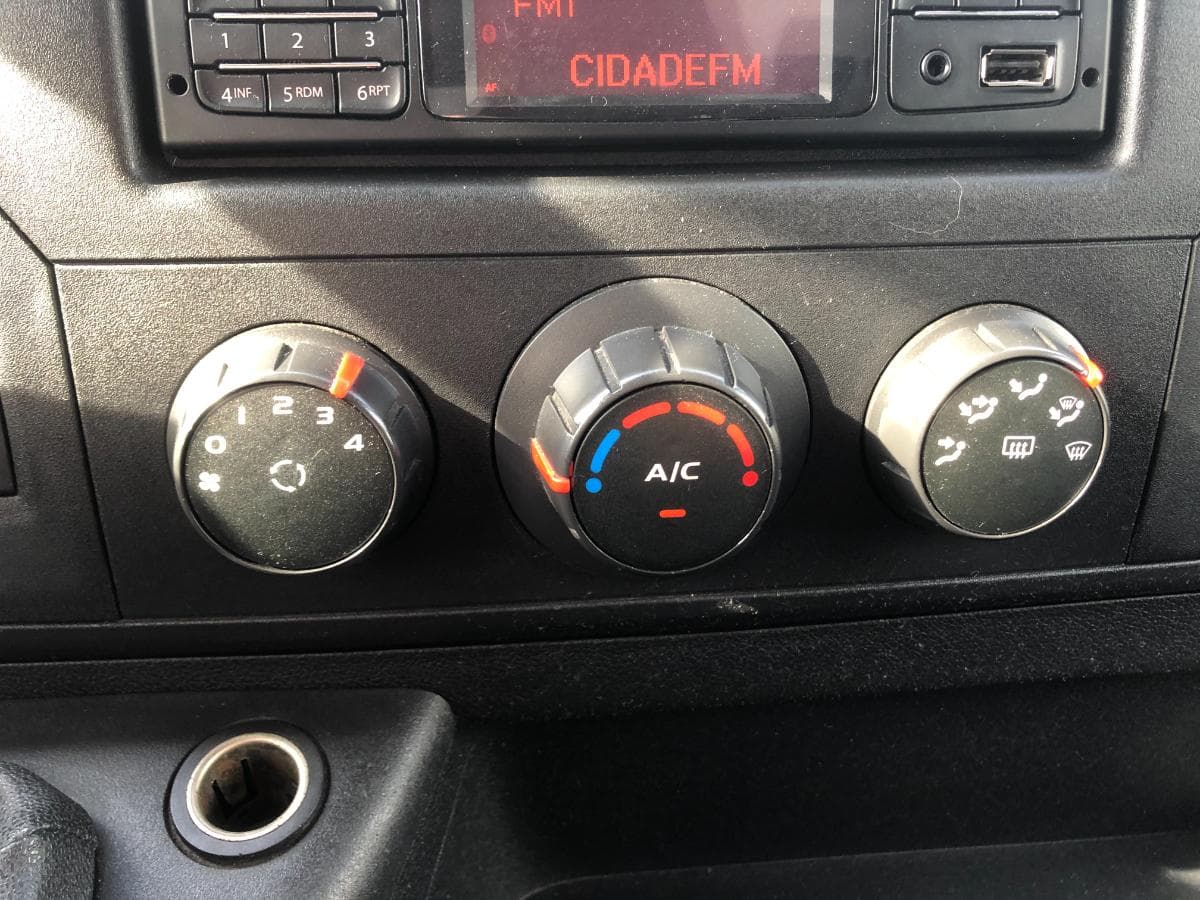 Renault Master · Ano 2017 — image 23