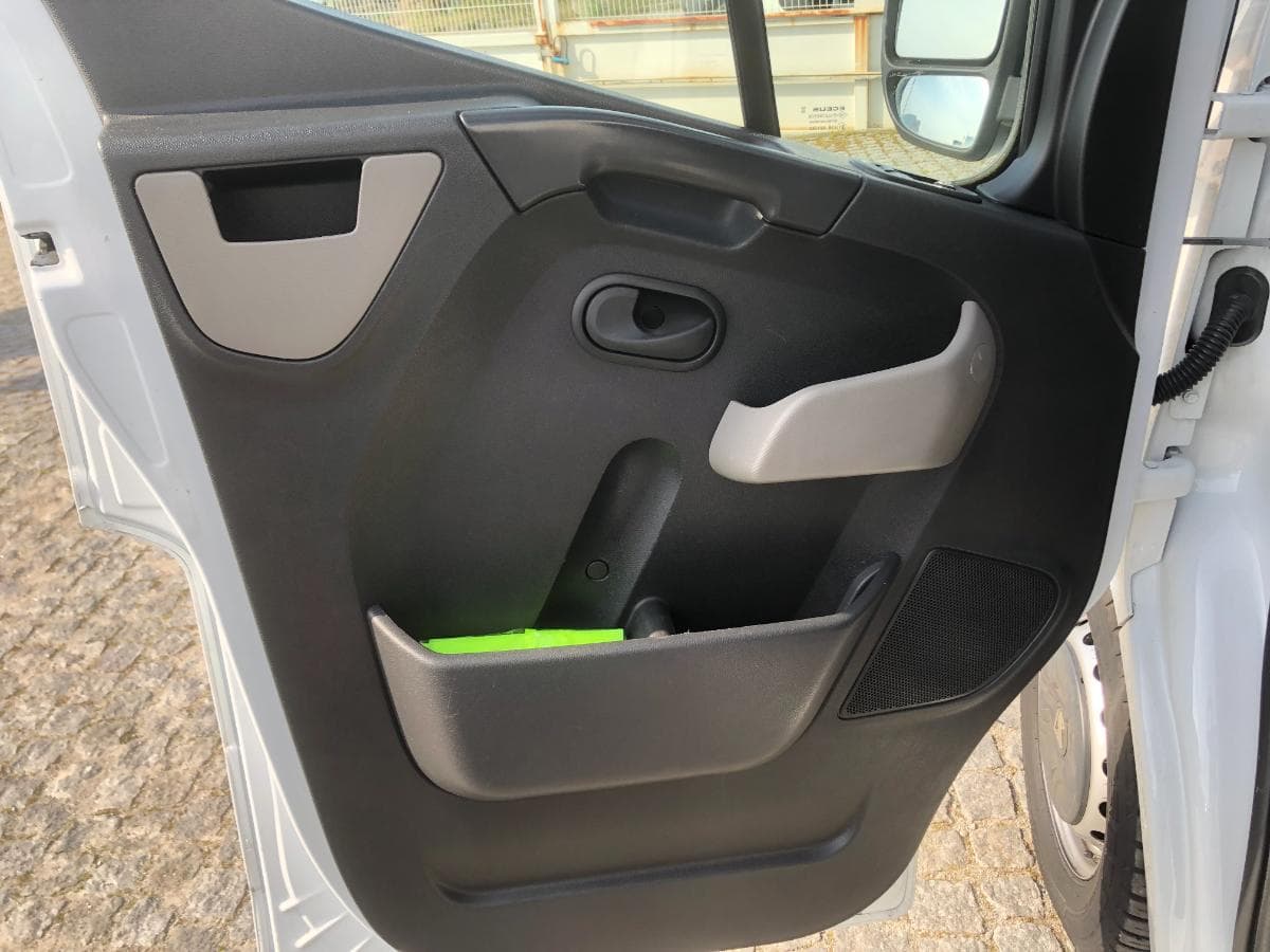 Renault Master · Ano 2017 — image 28