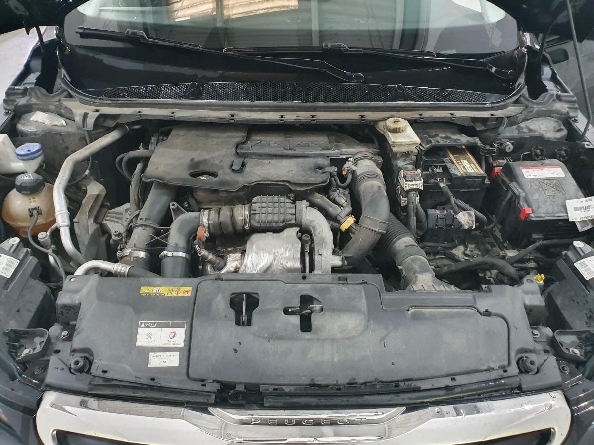 Peugeot 308 SW 1.6 HDI · Ano 2014 — imagen 4
