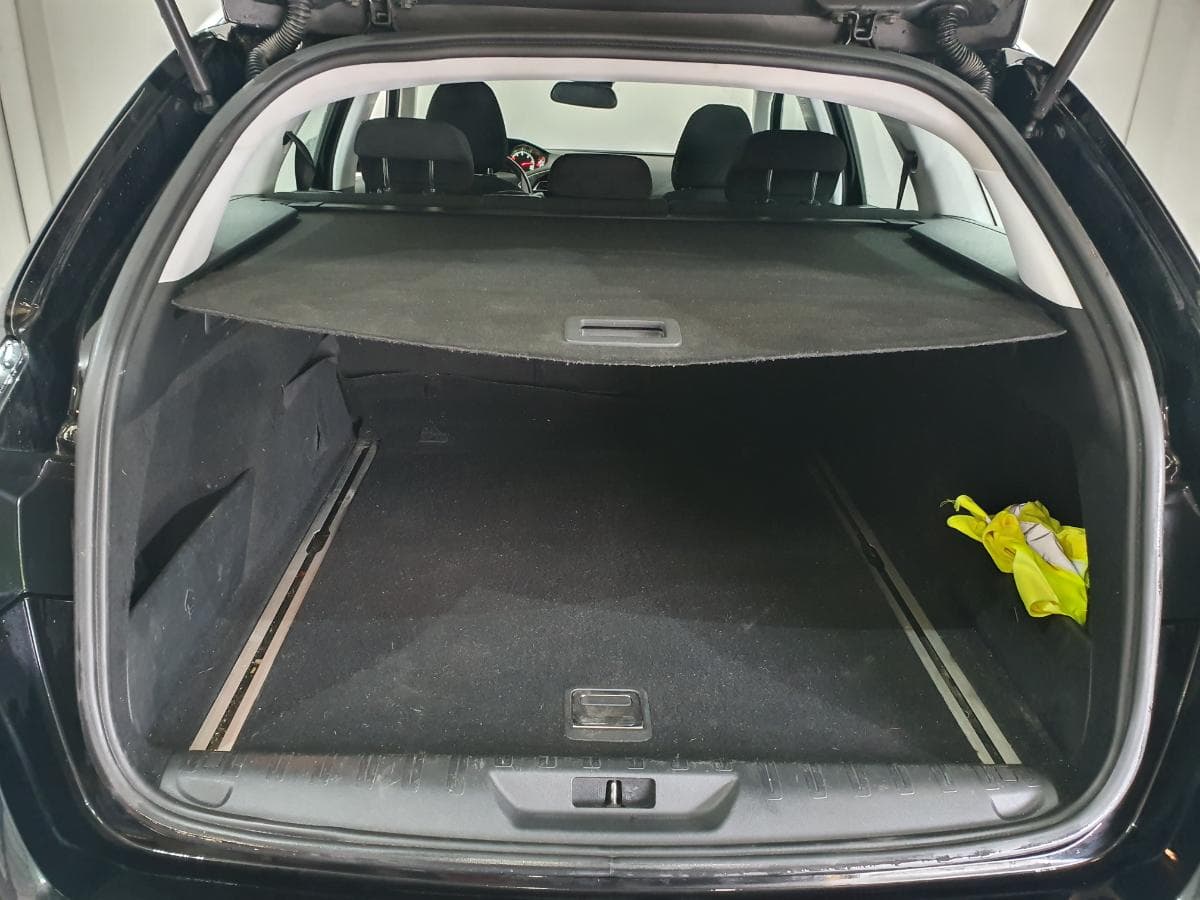 Peugeot 308 SW 1.6 HDI · Ano 2014 — imagen 8