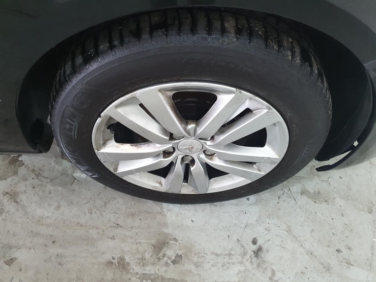 Peugeot 308 SW 1.6 HDI · Ano 2014 — imagen 16