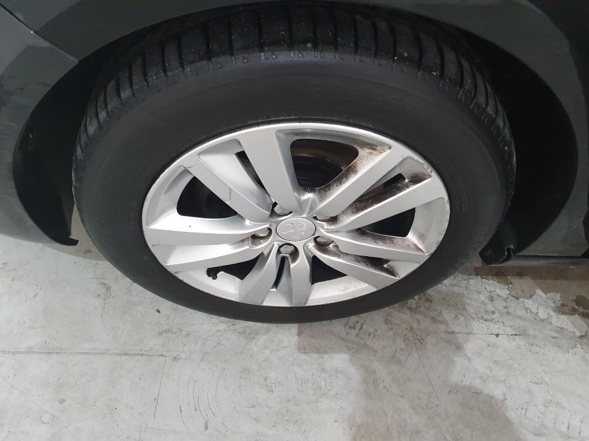 Peugeot 308 SW 1.6 HDI · Ano 2014 — imagen 18