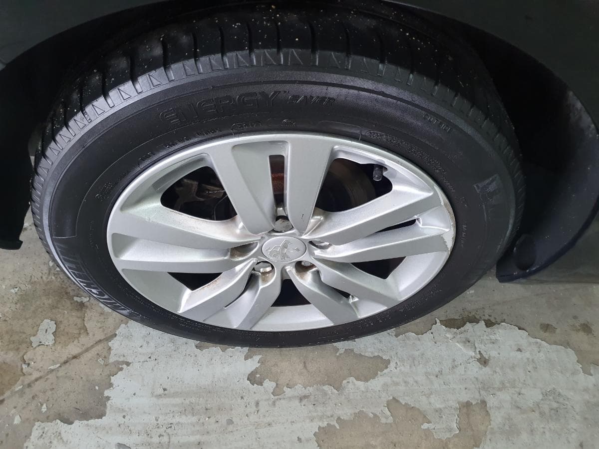 Peugeot 308 SW 1.6 HDI · Ano 2014 — imagen 17