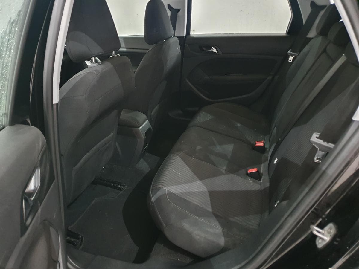 Peugeot 308 SW 1.6 HDI · Ano 2014 — imagen 22