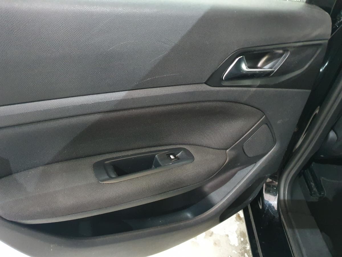 Peugeot 308 SW 1.6 HDI · Ano 2014 — imagen 23