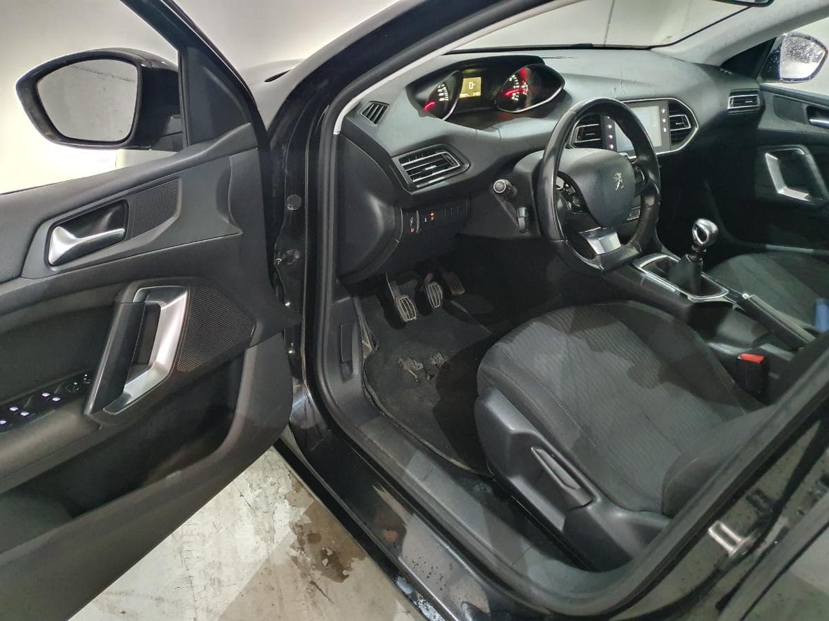 Peugeot 308 SW 1.6 HDI · Ano 2014 — imagen 20