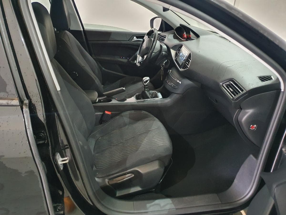Peugeot 308 SW 1.6 HDI · Ano 2014 — imagen 24