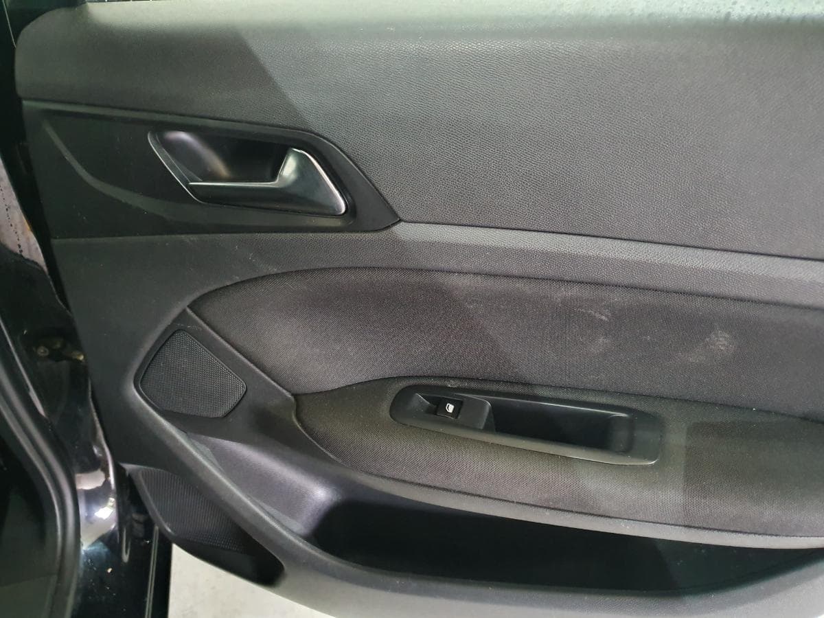 Peugeot 308 SW 1.6 HDI · Ano 2014 — imagen 28