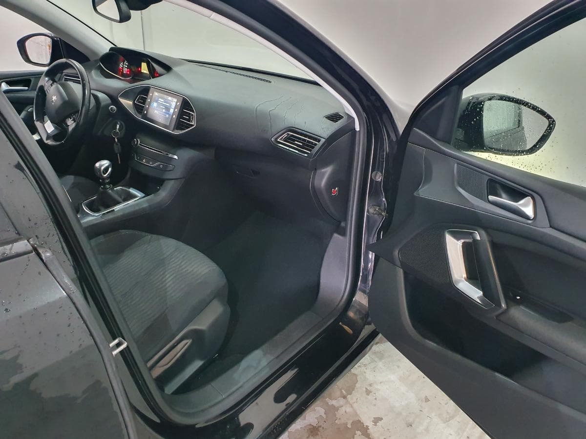 Peugeot 308 SW 1.6 HDI · Ano 2014 — imagen 25