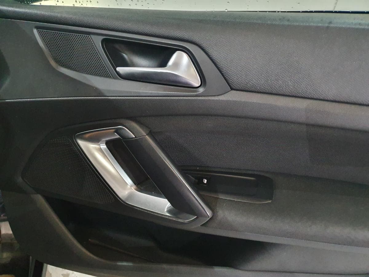Peugeot 308 SW 1.6 HDI · Ano 2014 — imagen 29