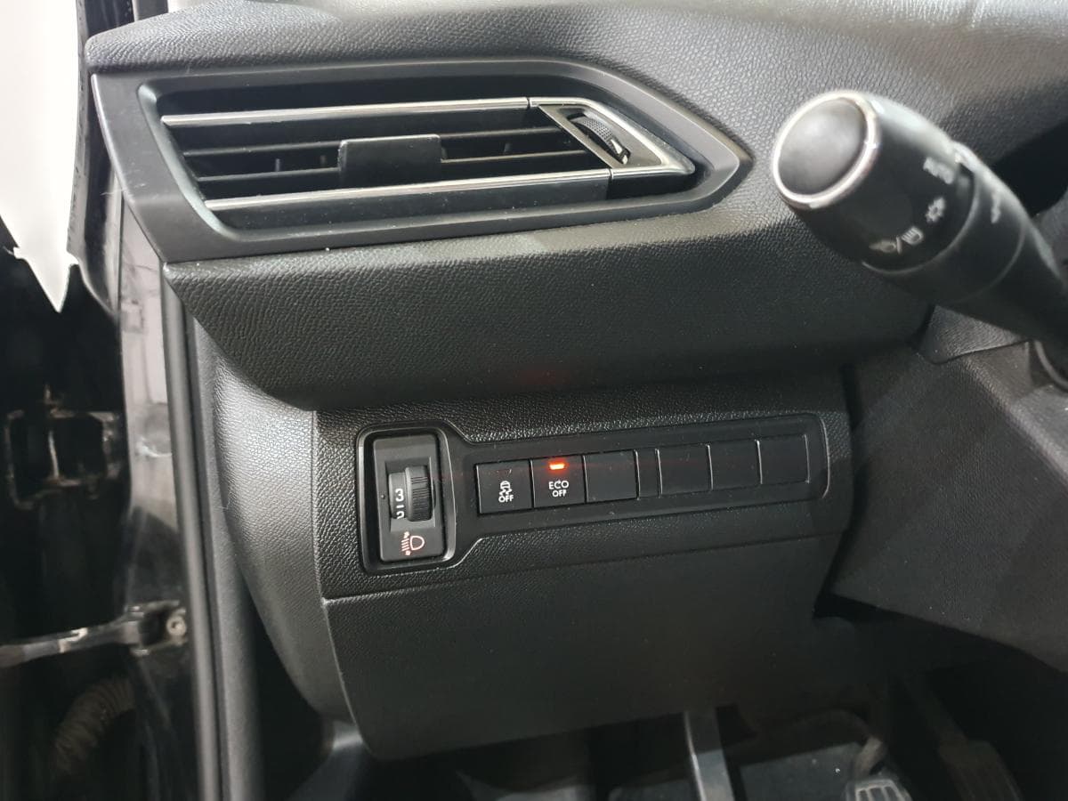 Peugeot 308 SW 1.6 HDI · Ano 2014 — imagen 30