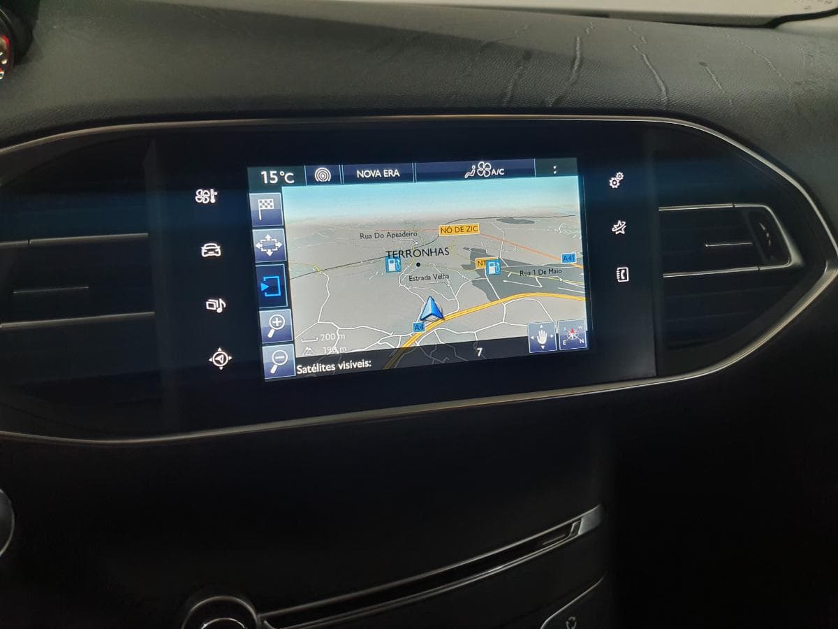 Peugeot 308 SW 1.6 HDI · Ano 2014 — imagen 32
