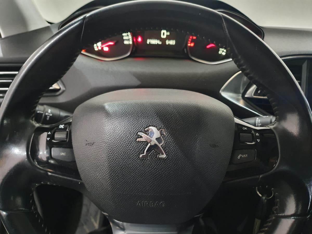 Peugeot 308 SW 1.6 HDI · Ano 2014 — imagen 33