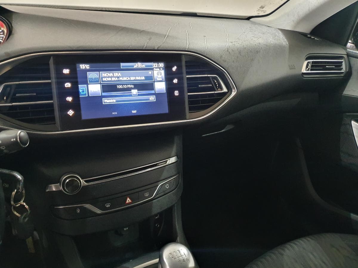Peugeot 308 SW 1.6 HDI · Ano 2014 — imagen 36