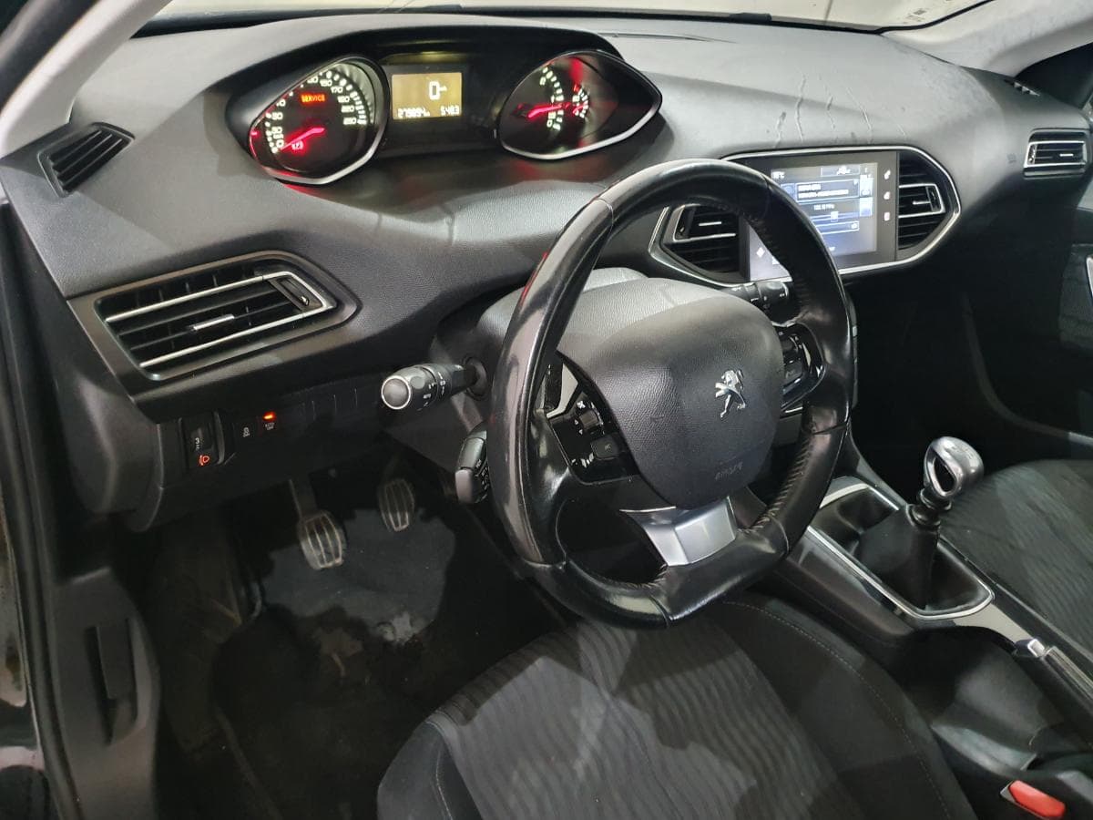 Peugeot 308 SW 1.6 HDI · Ano 2014 — imagen 38