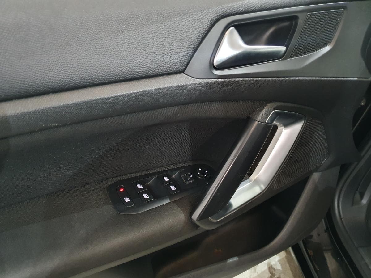 Peugeot 308 SW 1.6 HDI · Ano 2014 — imagen 42