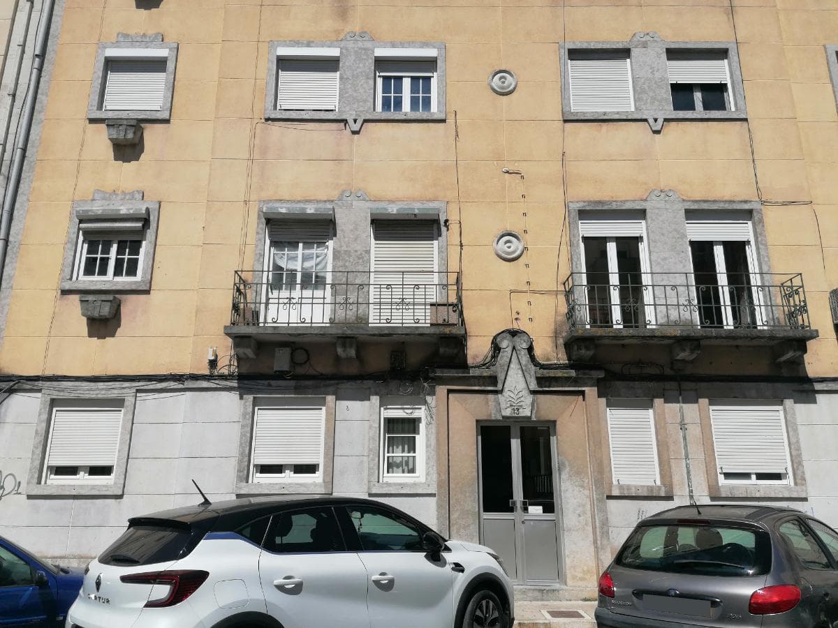 Apartamento T2 c/ logradouro · Amadora — image 2