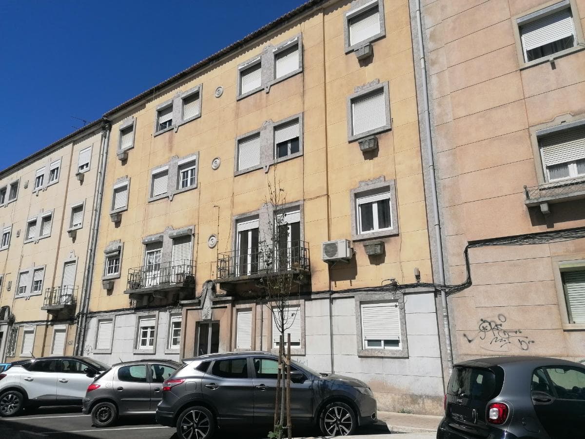 Apartamento T2 c/ logradouro · Amadora — image 3