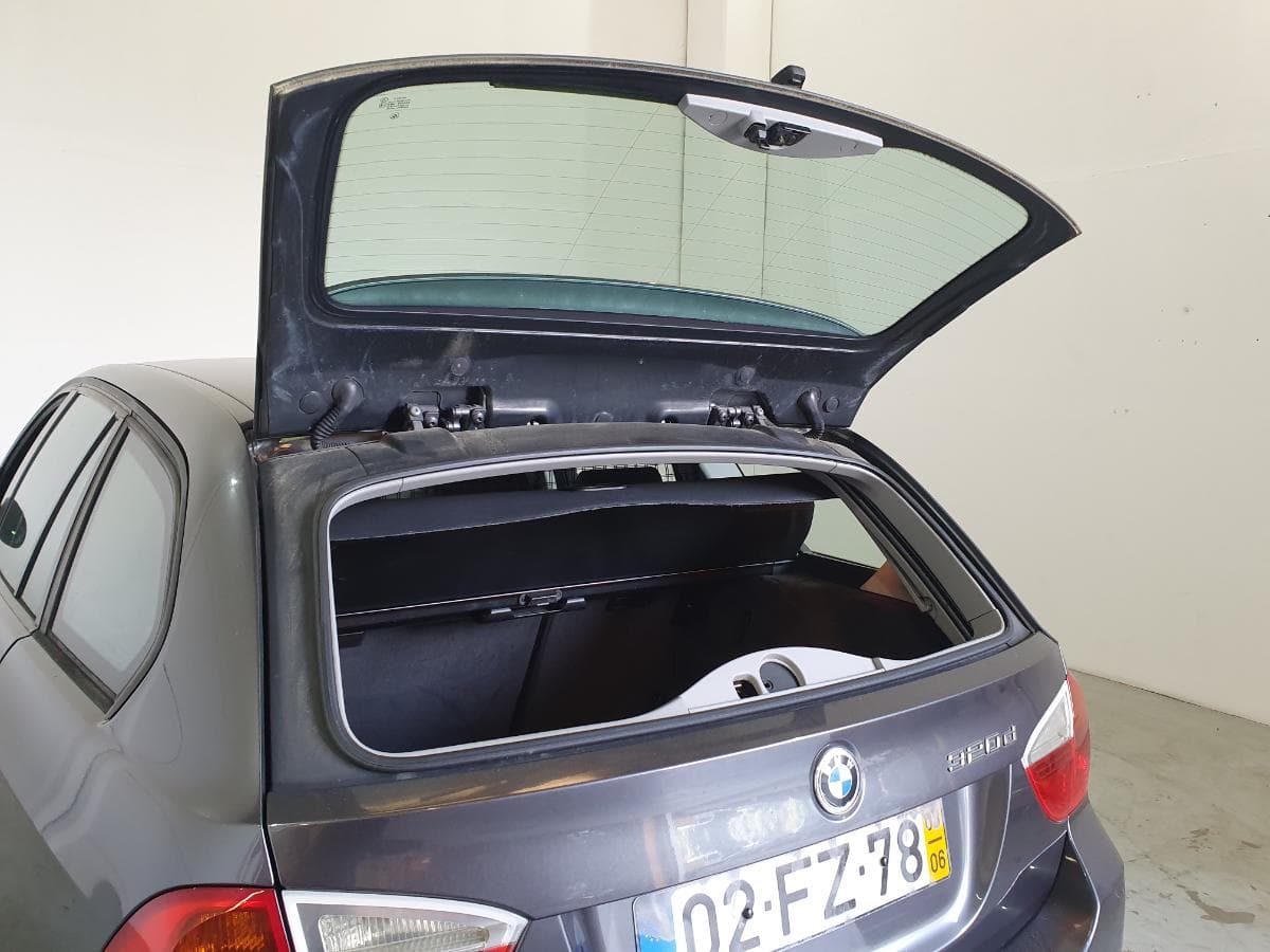 BMW 320D Touring · Ano 2008 — imagen 10