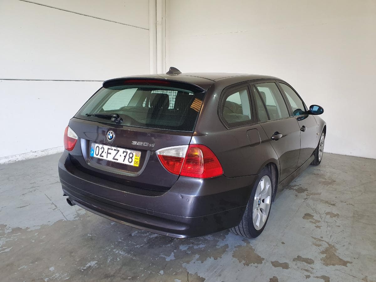 BMW 320D Touring · Ano 2008 — imagen 11