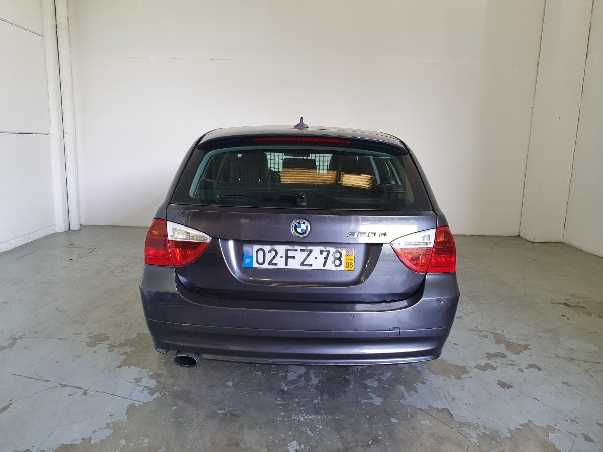BMW 320D Touring · Ano 2008 — imagen 7